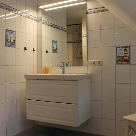 Lasse In Apartment Wieck